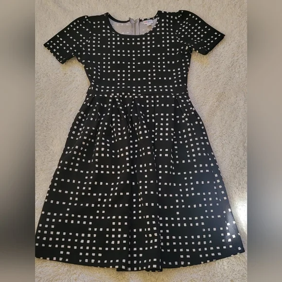 🍍3 For 15🍍LuLaRoe Black and White Geometric Midi Dress - Picture 1 of 1